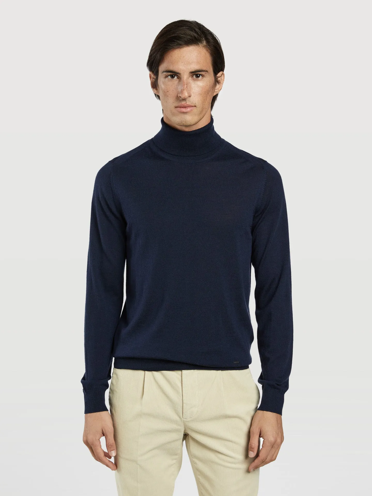 Extra fine merino wool turtle neck sweater