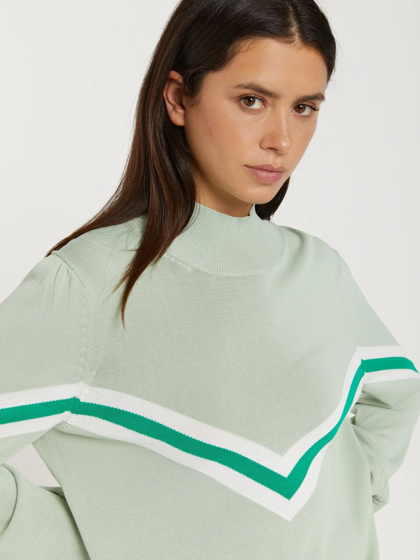 Ribbed turtleneck sweater with v graphic and bottom-gathering sleeves