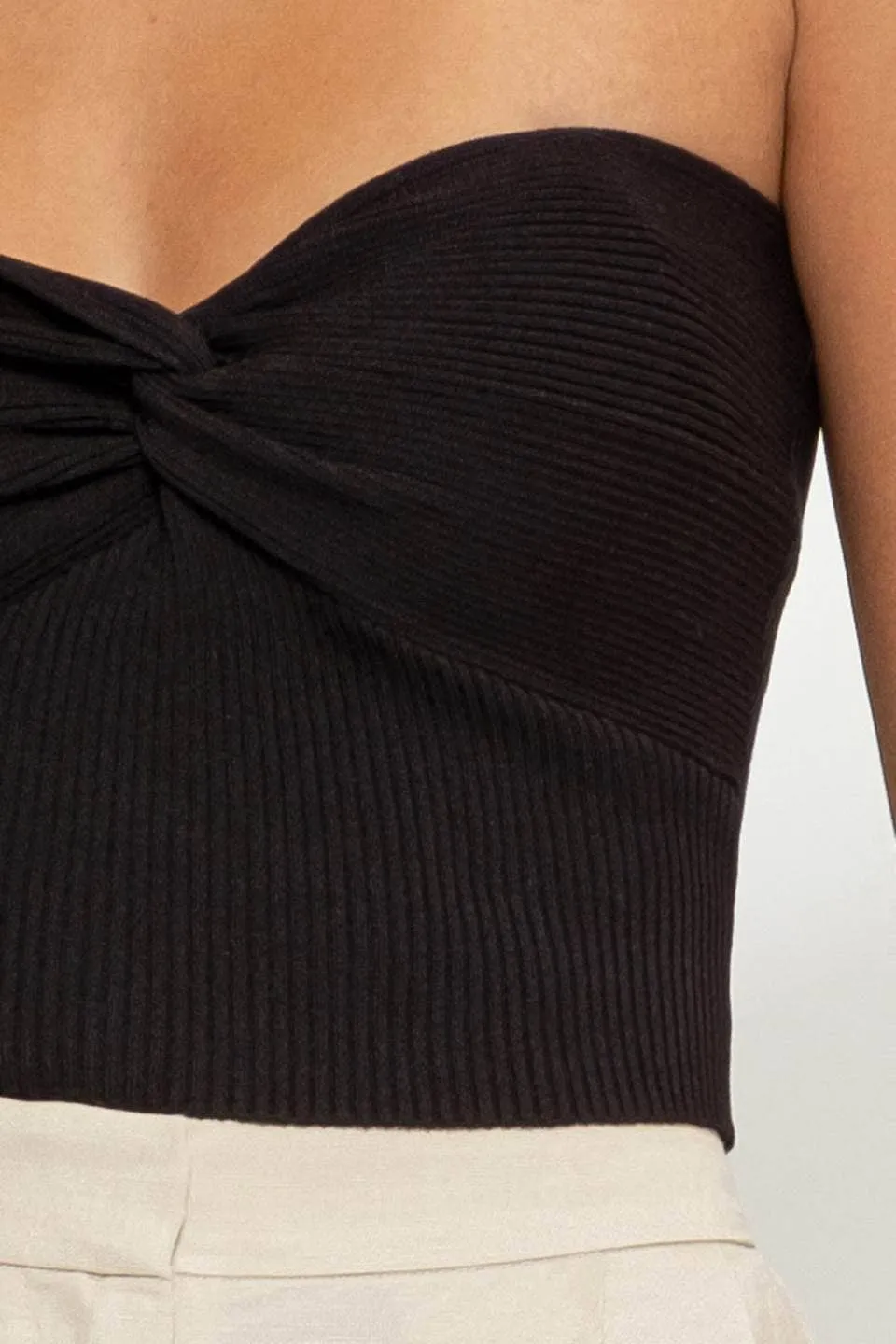 STRAPLESS TWIST FRONT KNIT CROP TOP